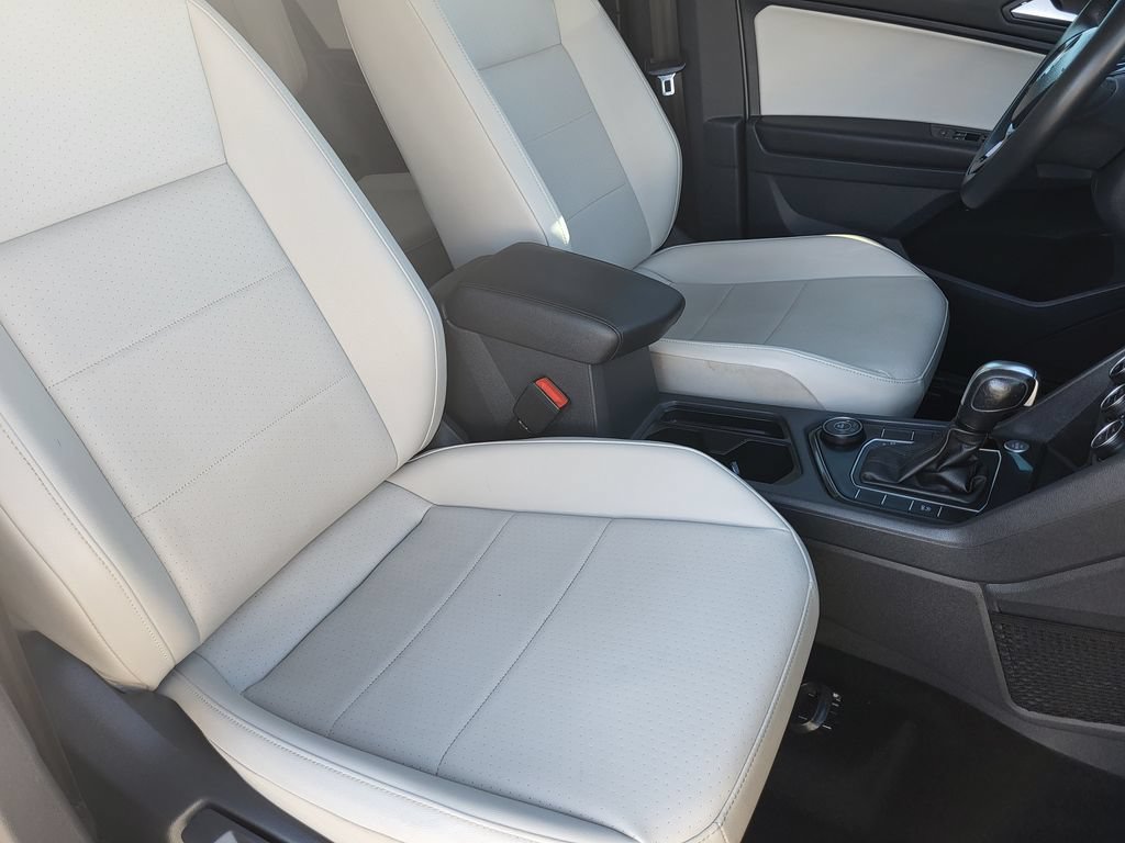 Used 2020 Volkswagen Tiguan SE w/ 3rd Row Seat Package AWD/4WD image 13