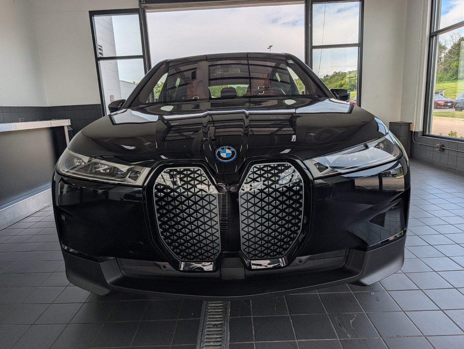Certified 2024 BMW iX xDrive50 w/ Premium Package AWD/4WD image 8
