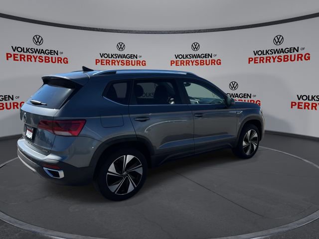Used 2024 Volkswagen Taos SE w/ Panoramic Sunroof Package AWD/4WD image 8