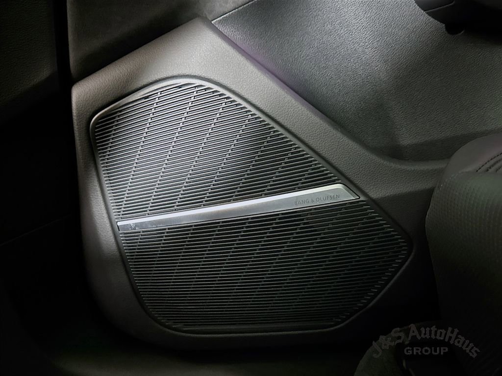 Used 2023 Audi RS Q8 w/ Black Optic Package image 32