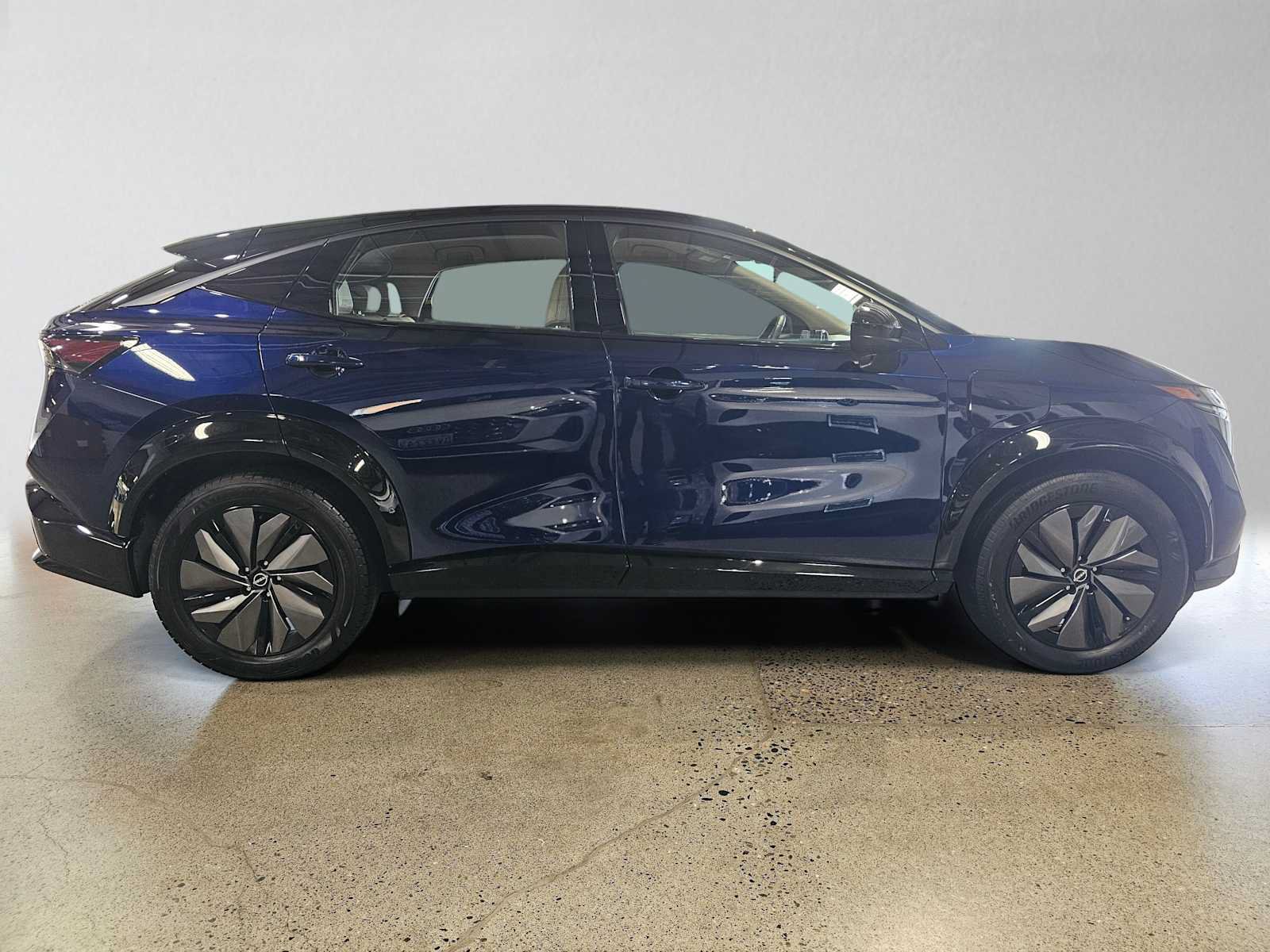 Used 2024 Nissan Ariya AWD image 2