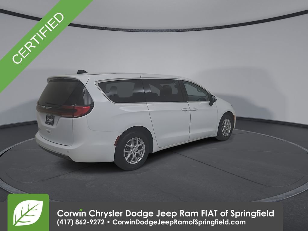 Certified 2023 Chrysler Pacifica Touring-L image 15