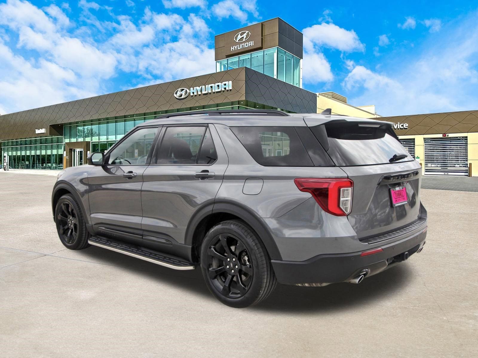 Used 2024 Ford Explorer ST-Line w/ Class IV Trailer Tow Package image 8
