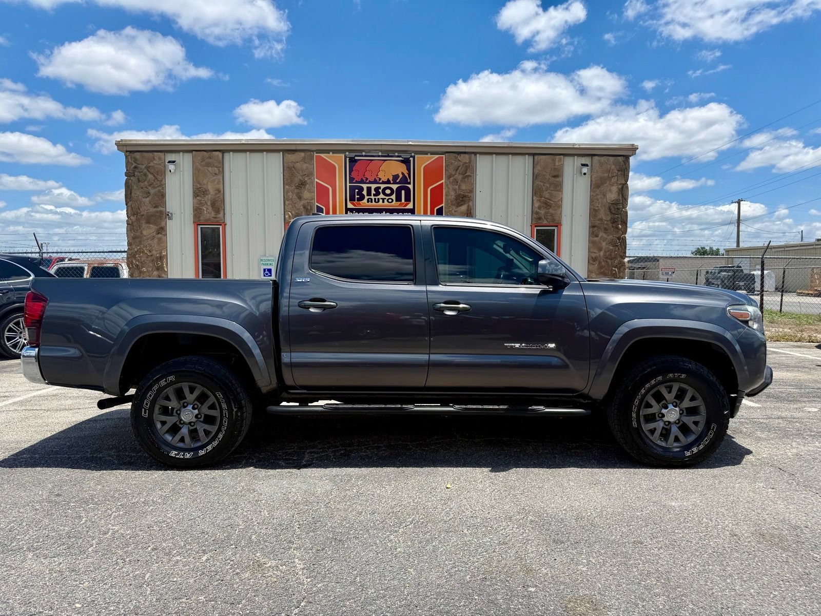 Used 2018 Toyota Tacoma SR5 AWD/4WD image 2