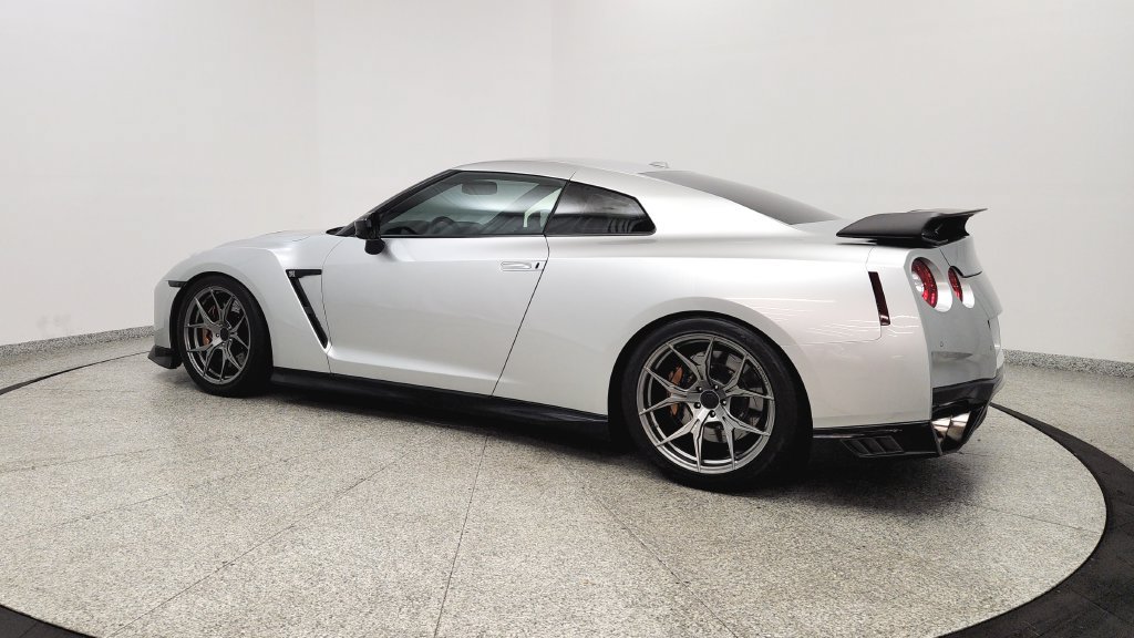 Used 2020 Nissan GT-R Premium AWD/4WD image 3