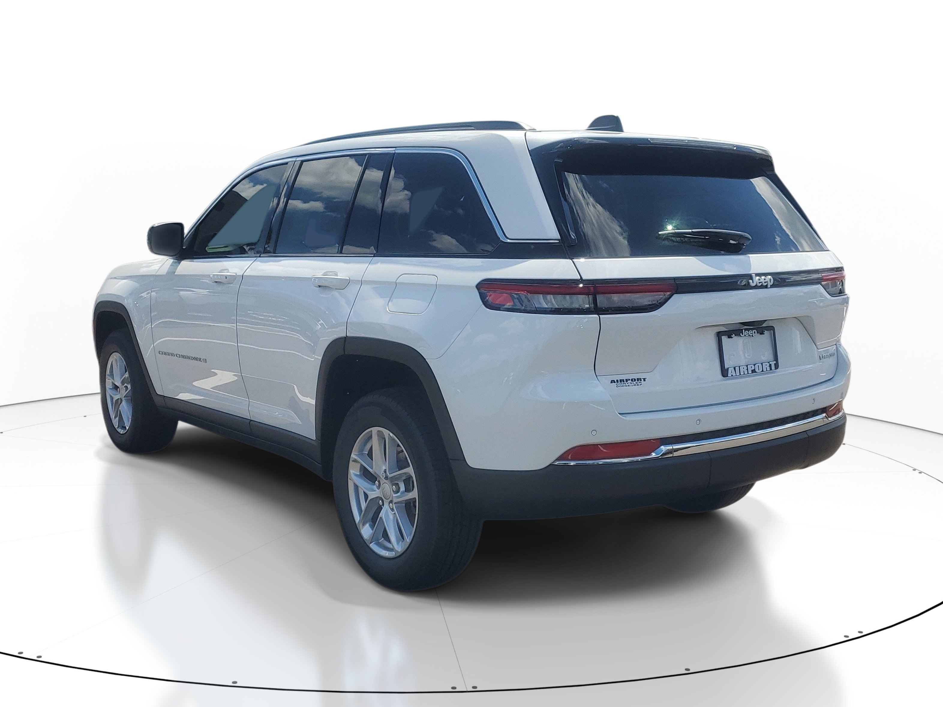 New 2026 Jeep Grand Cherokee Laredo RWD image 3