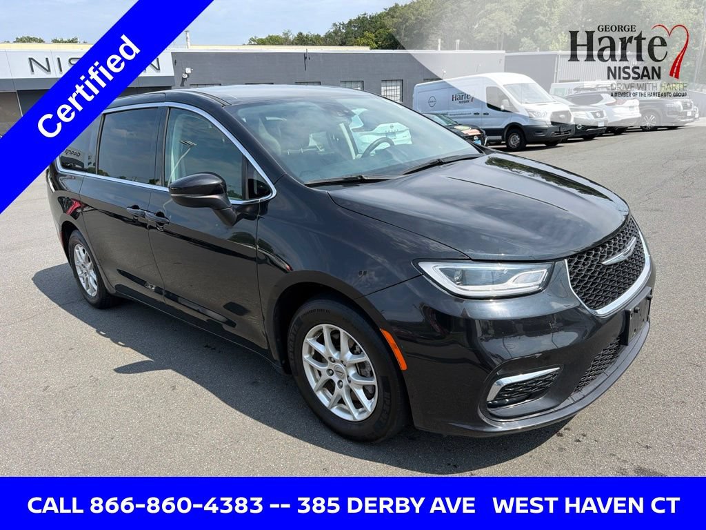 Used 2023 Chrysler Pacifica Touring-L FWD image 3