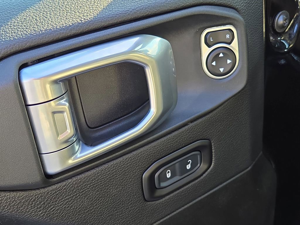 Used 2022 Jeep Wrangler Unlimited Rubicon image 16
