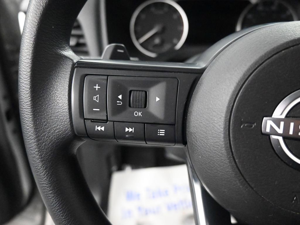 Used 2024 Nissan Rogue S image 32