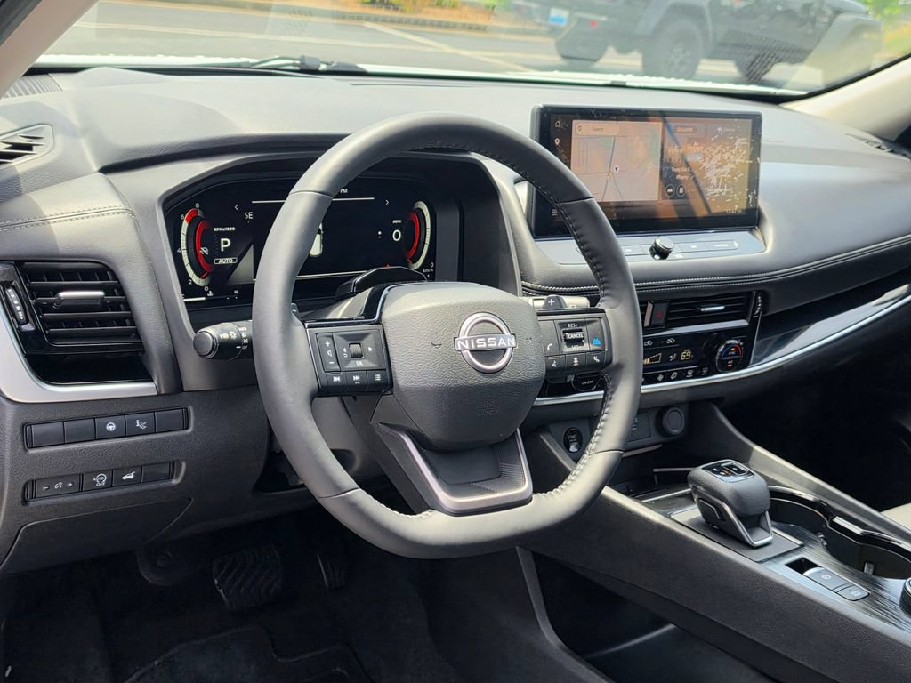 Used 2025 Nissan Rogue SL w/ Tech Package AWD/4WD image 11