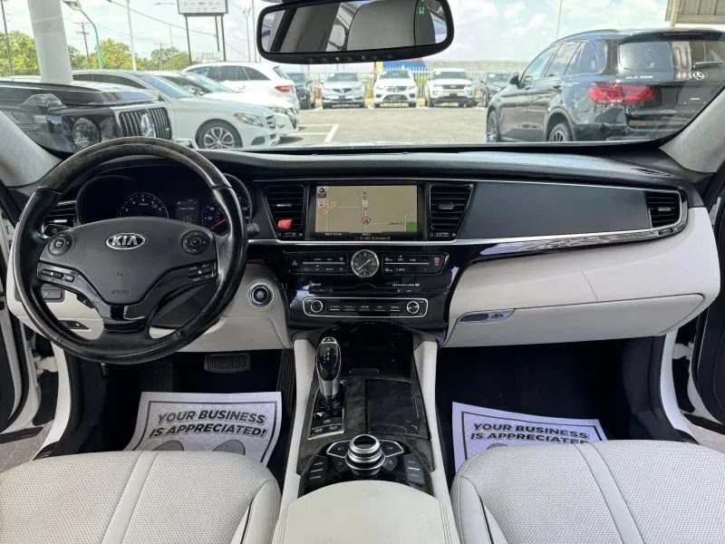 Used 2015 Kia K900 Luxury RWD image 40