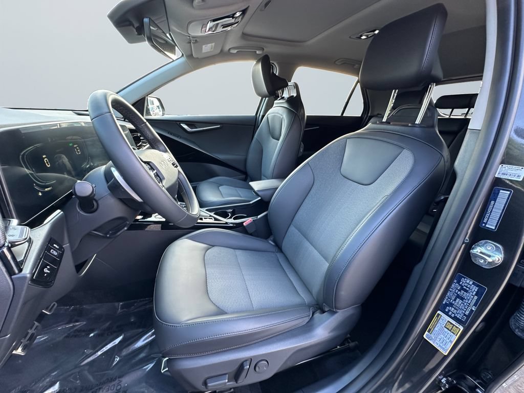 Certified 2025 Kia Niro EX Touring FWD image 9