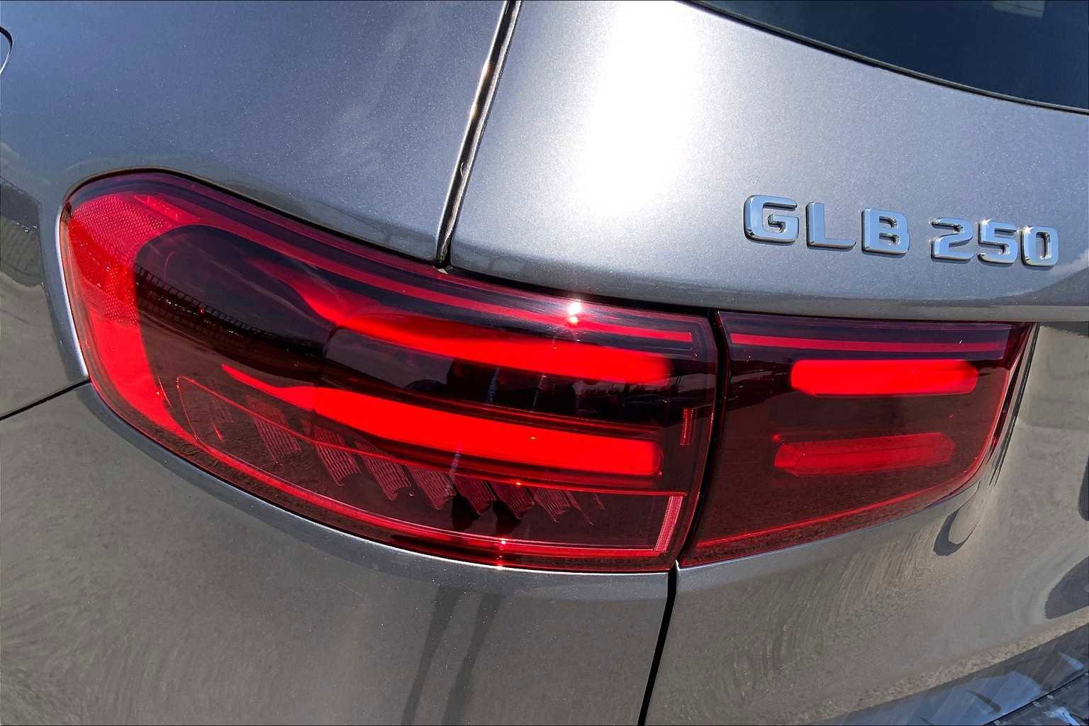 New 2025 Mercedes-Benz GLB 250 image 6