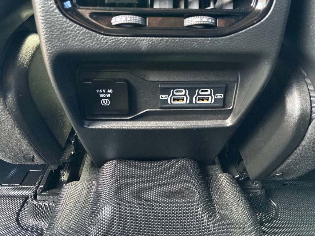 Certified 2024 Jeep Grand Cherokee Altitude AWD/4WD image 15