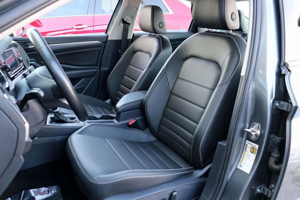 Used 2024 Volkswagen Jetta SE image 18