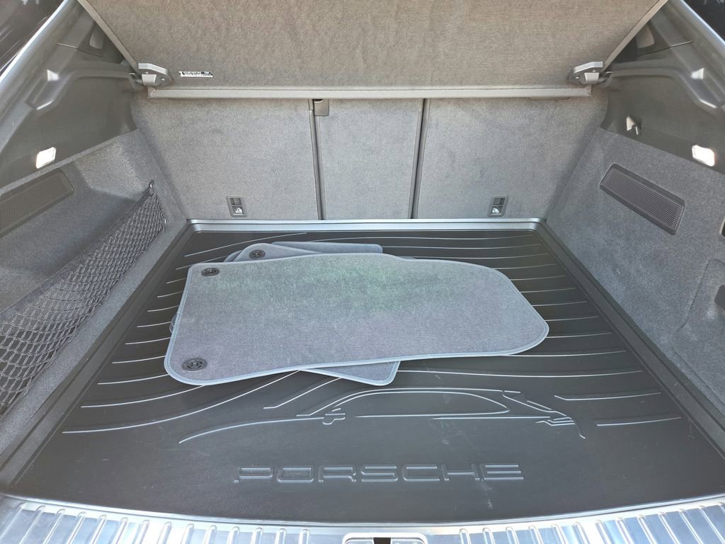 Certified 2026 Porsche Cayenne GTS image 30