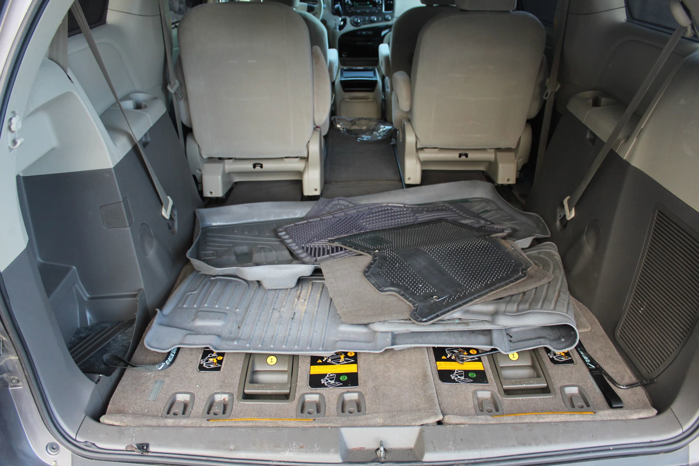 Used 2011 Toyota Sienna LE image 14