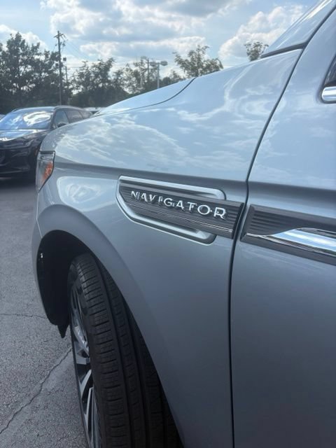 Certified 2023 Lincoln Navigator Reserve AWD/4WD image 9