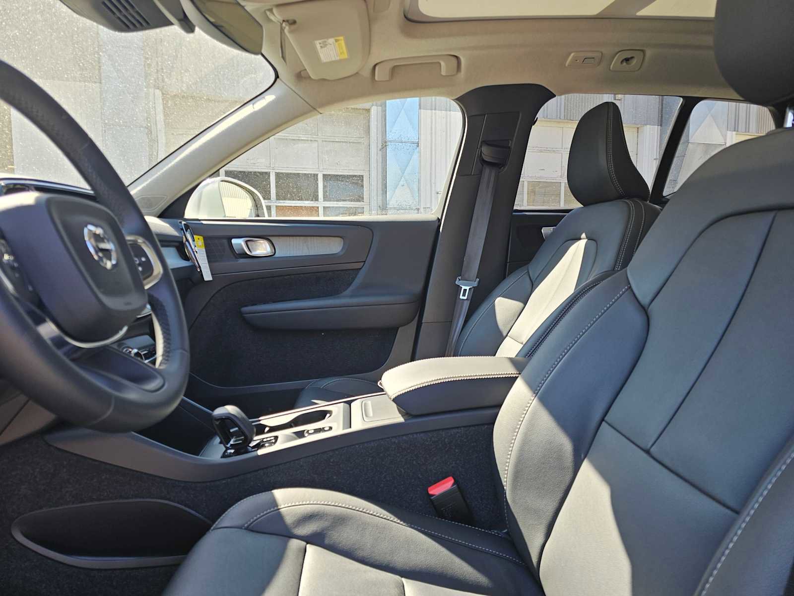 Used 2025 Volvo XC40 B5 Core w/ Climate Package AWD/4WD image 20