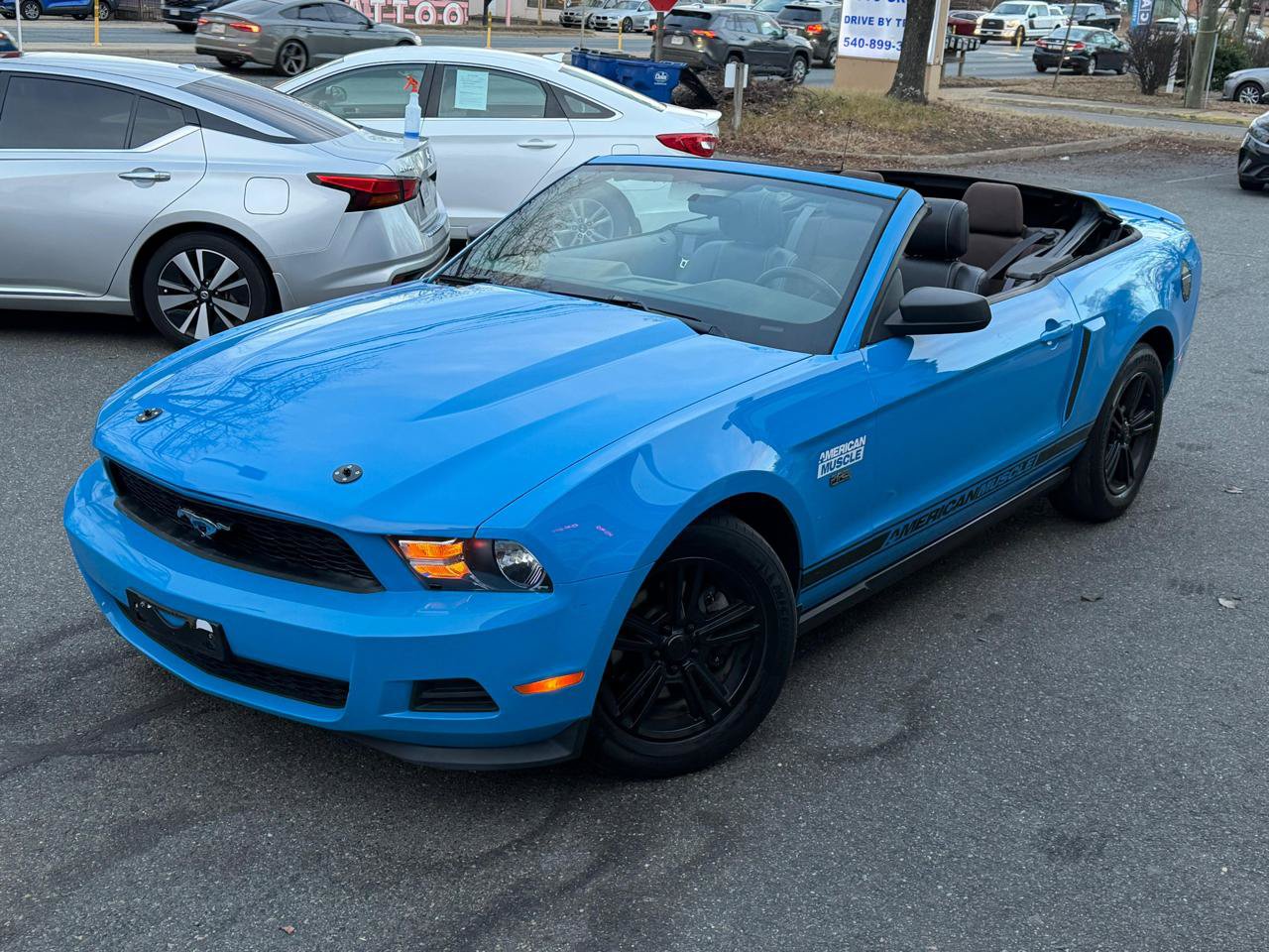 Used 2012 Ford Mustang V6 Convertible RWD image 2