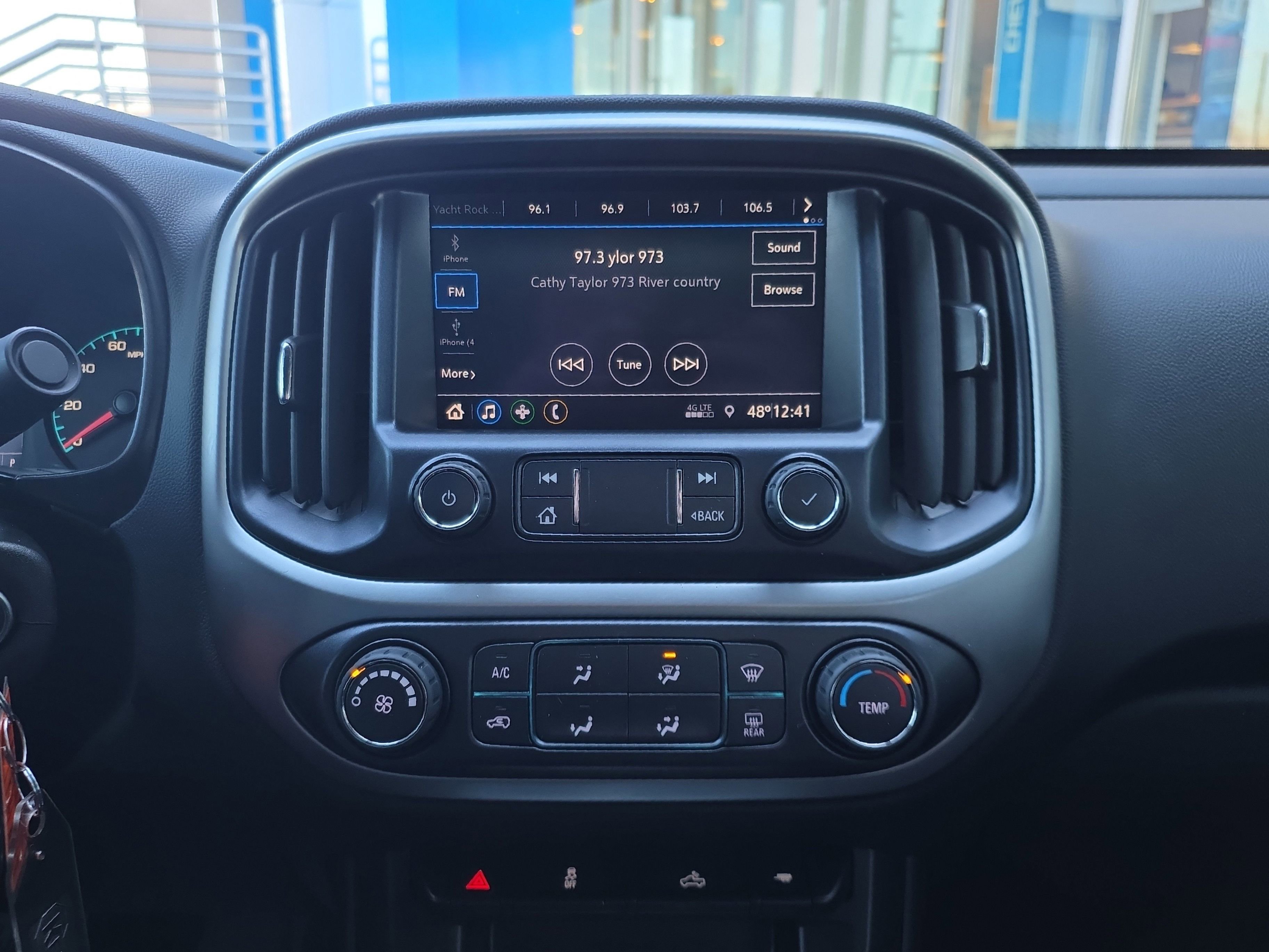 Used 2022 Chevrolet Colorado LT w/ LT Convenience Package image 22