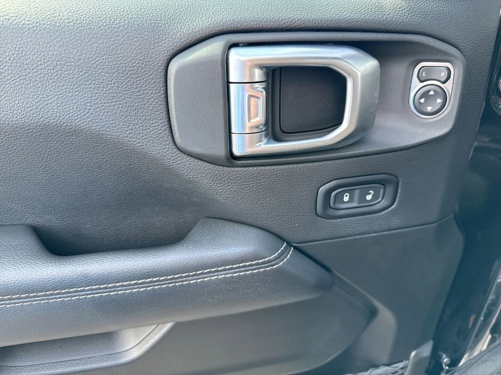 Used 2022 Jeep Gladiator Overland w/ Cold Weather Group image 13