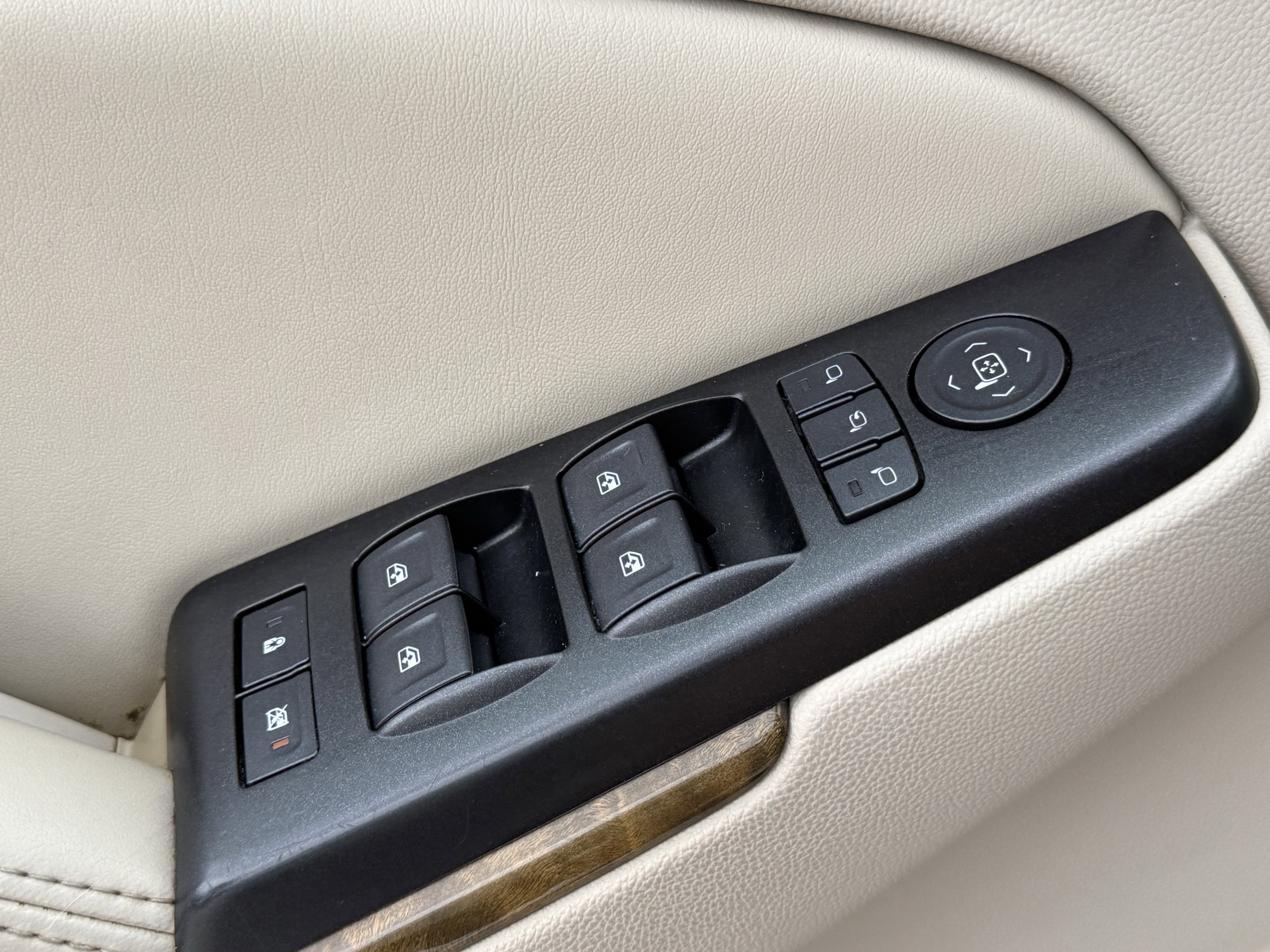 Used 2016 GMC Yukon XL Denali w/ Open Road Package image 26