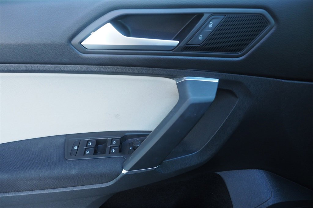 Used 2020 Volkswagen Tiguan S image 16