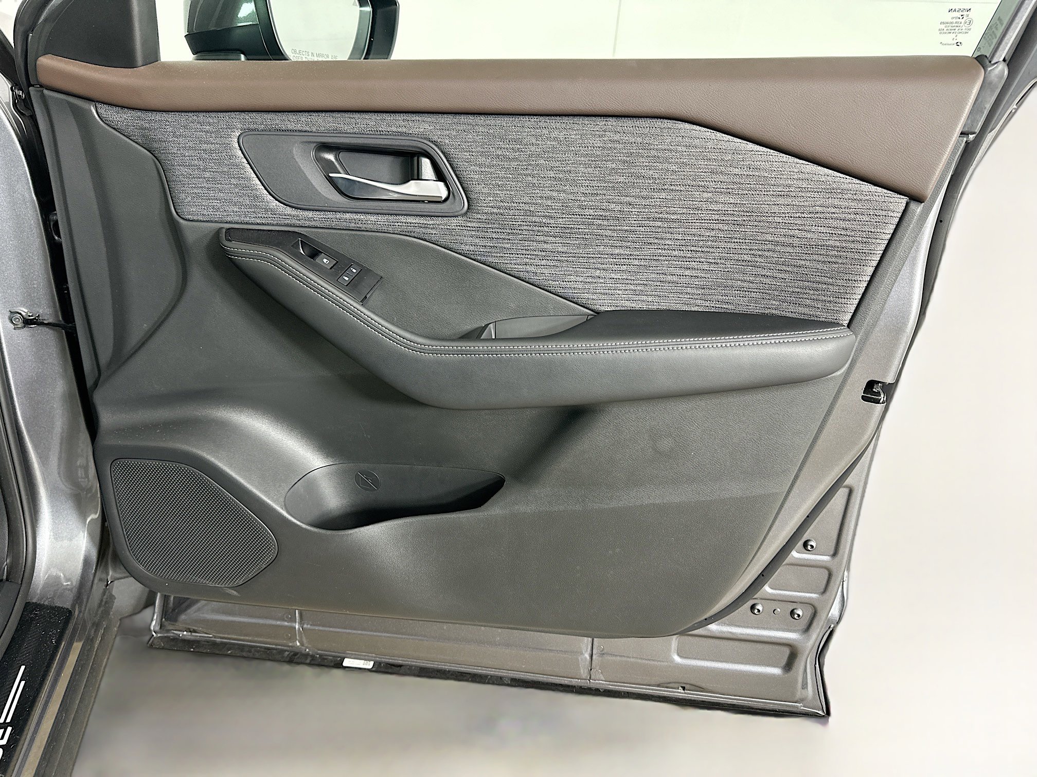 Used 2023 Nissan Rogue SV FWD image 30