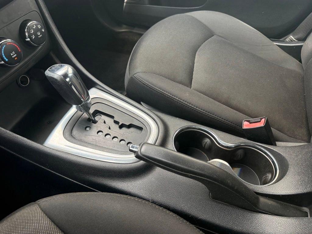 Used 2013 Dodge Avenger SE FWD image 25