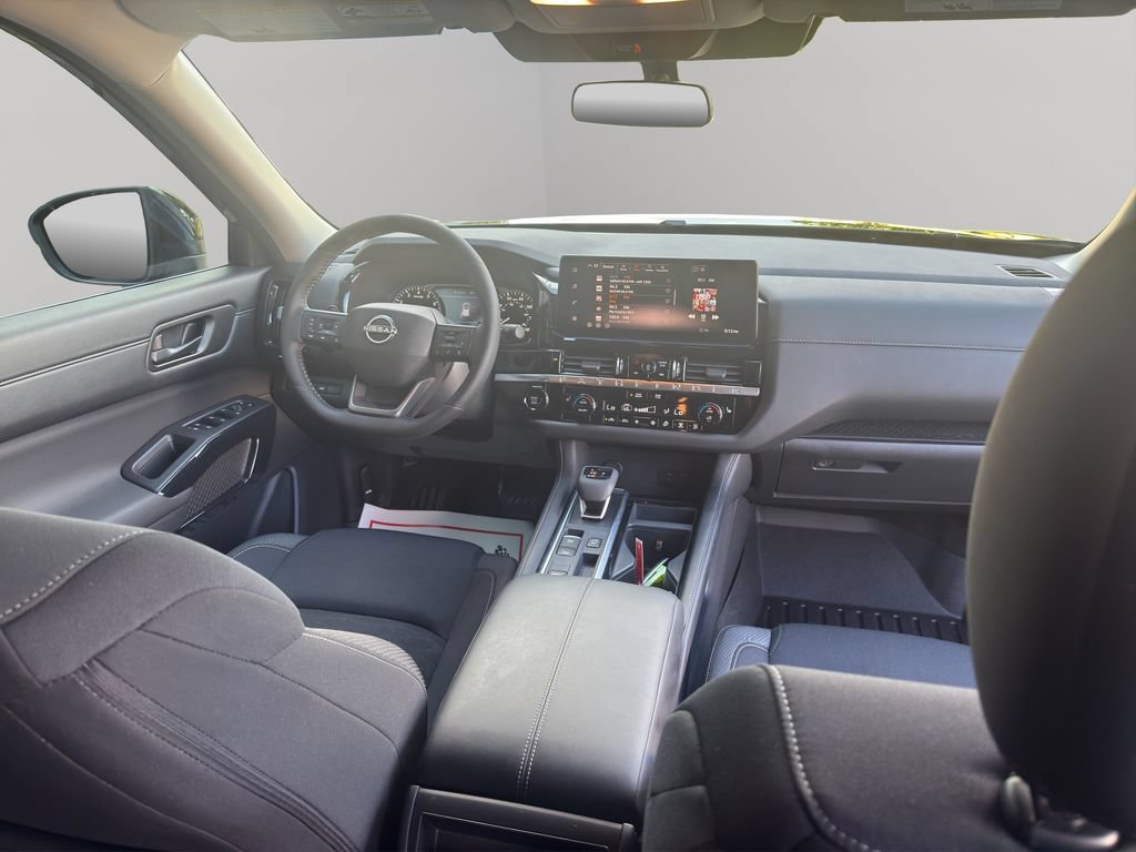 Used 2026 Nissan Pathfinder SV FWD image 17