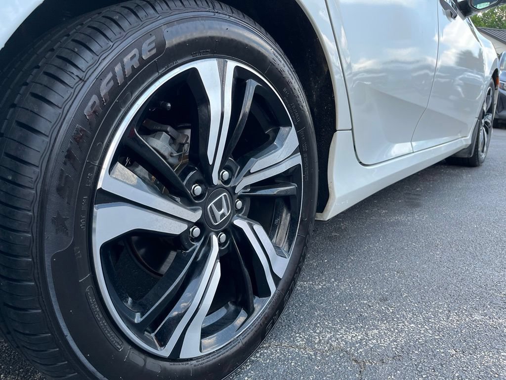 Used 2017 Honda Civic Touring image 11