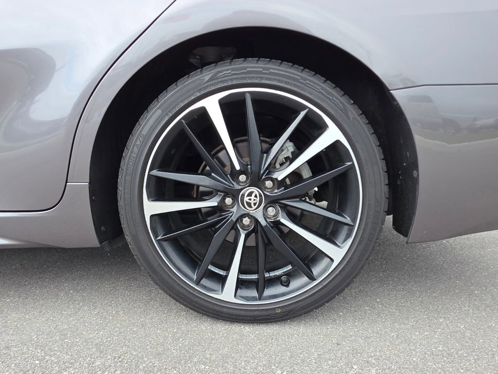 Used 2020 Toyota Camry XSE FWD image 15
