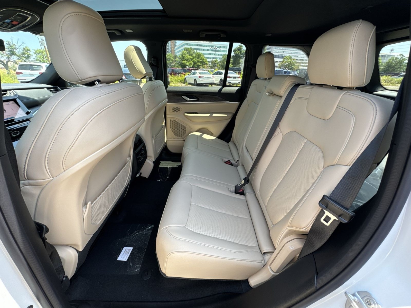 New 2026 Jeep Grand Cherokee Limited w/ Luxury Tech Group II AWD/4WD image 25