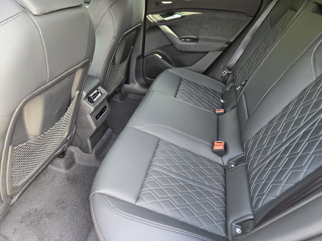 New 2027 Audi SQ6 e-tron Prestige AWD/4WD image 34