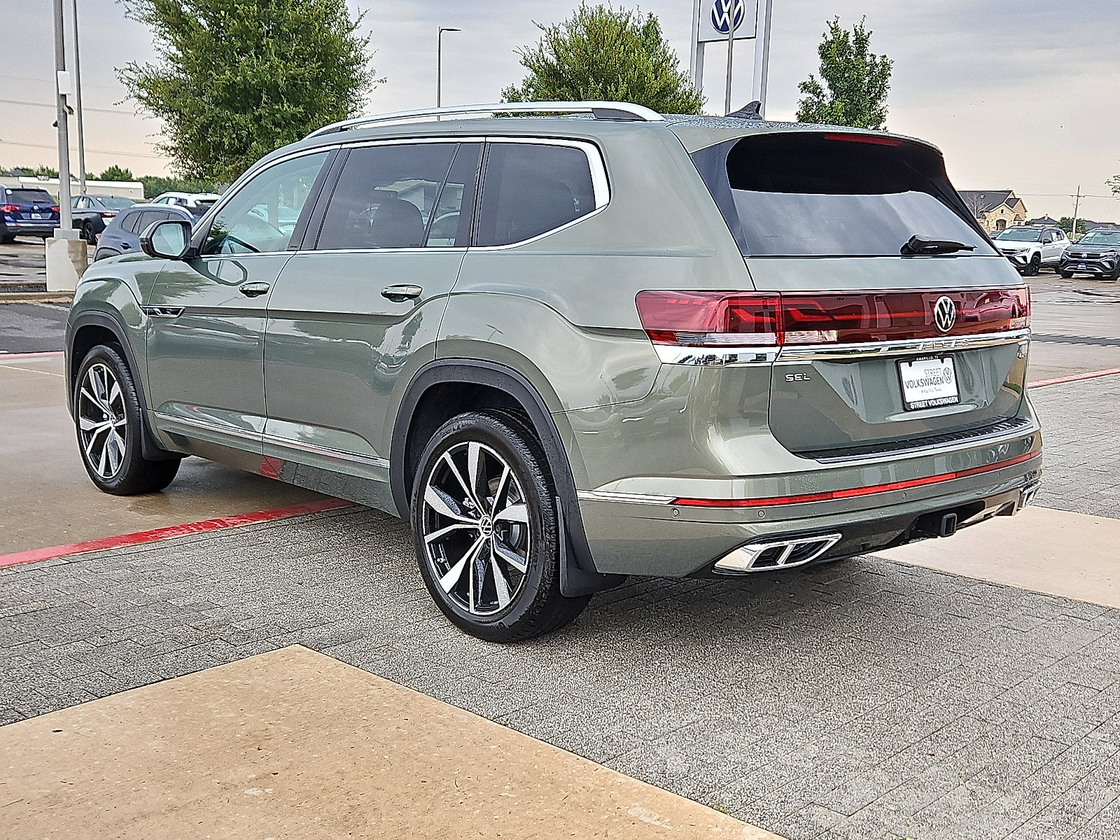 New 2026 Volkswagen Atlas SEL Premium R-Line image 2