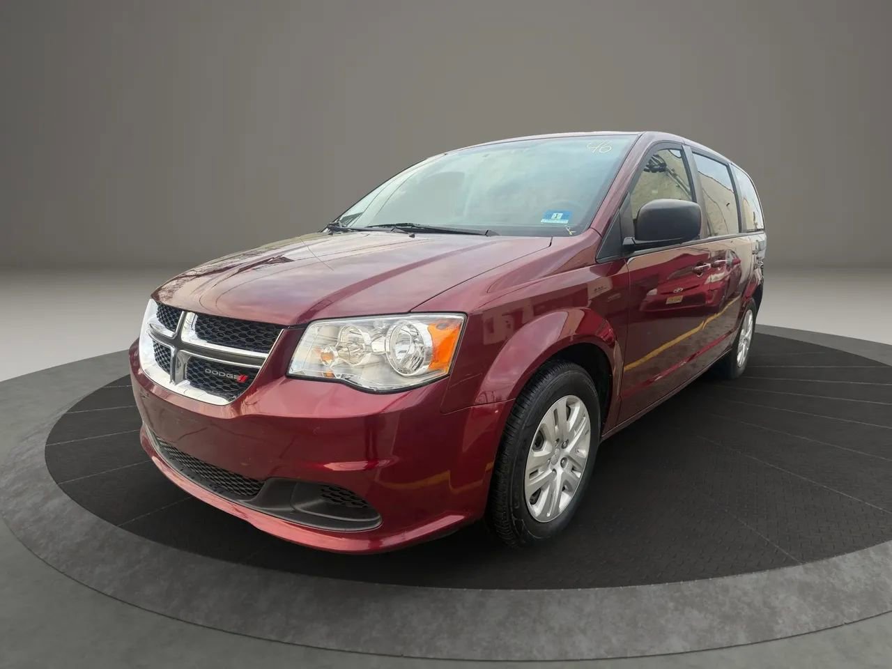 Used 2018 Dodge Grand Caravan SE w/ UConnect Hands-Free Group
