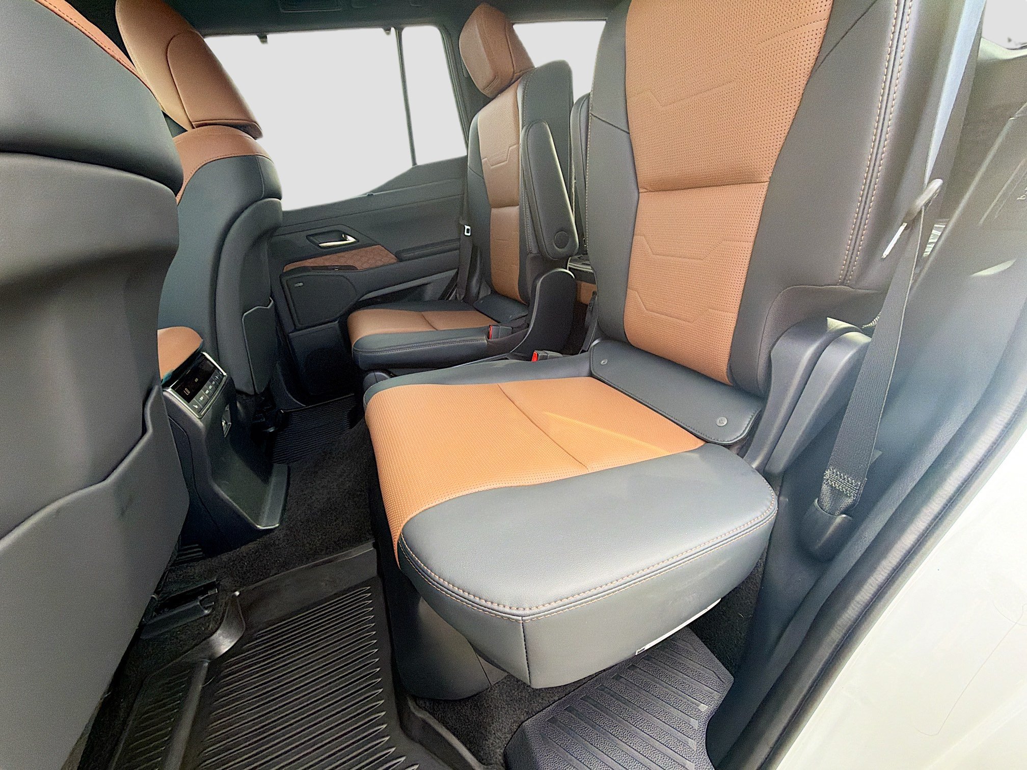 Used 2024 Lexus GX 550 w/ Accessory Package (2T) AWD/4WD image 21