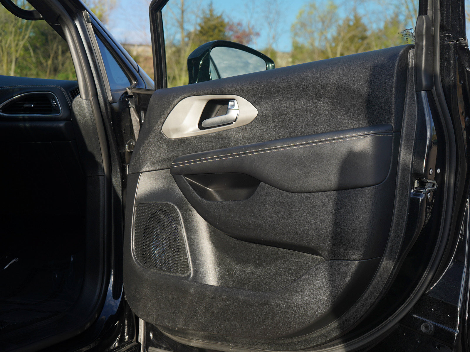 Used 2024 Chrysler Pacifica Premium FWD image 9