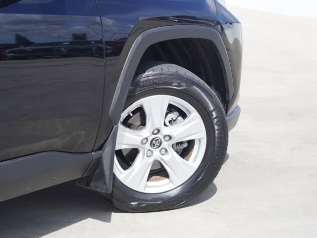 Used 2019 Toyota RAV4 XLE w/ Convenience Package FWD image 8