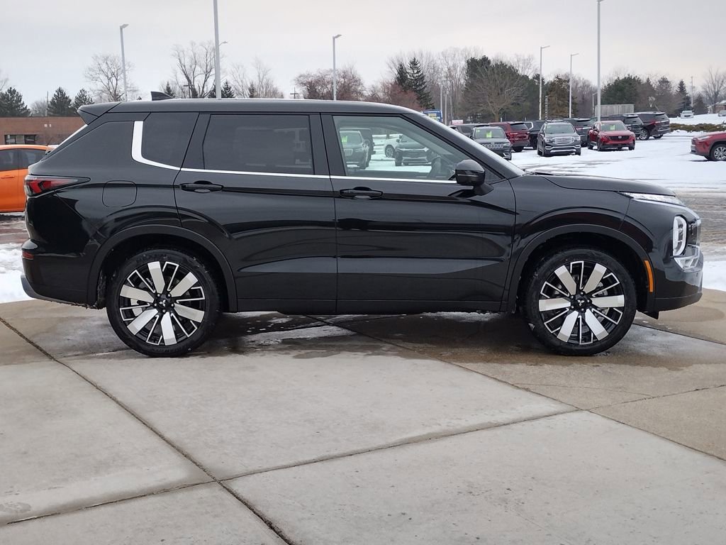 New 2026 Mitsubishi Outlander SE image 14