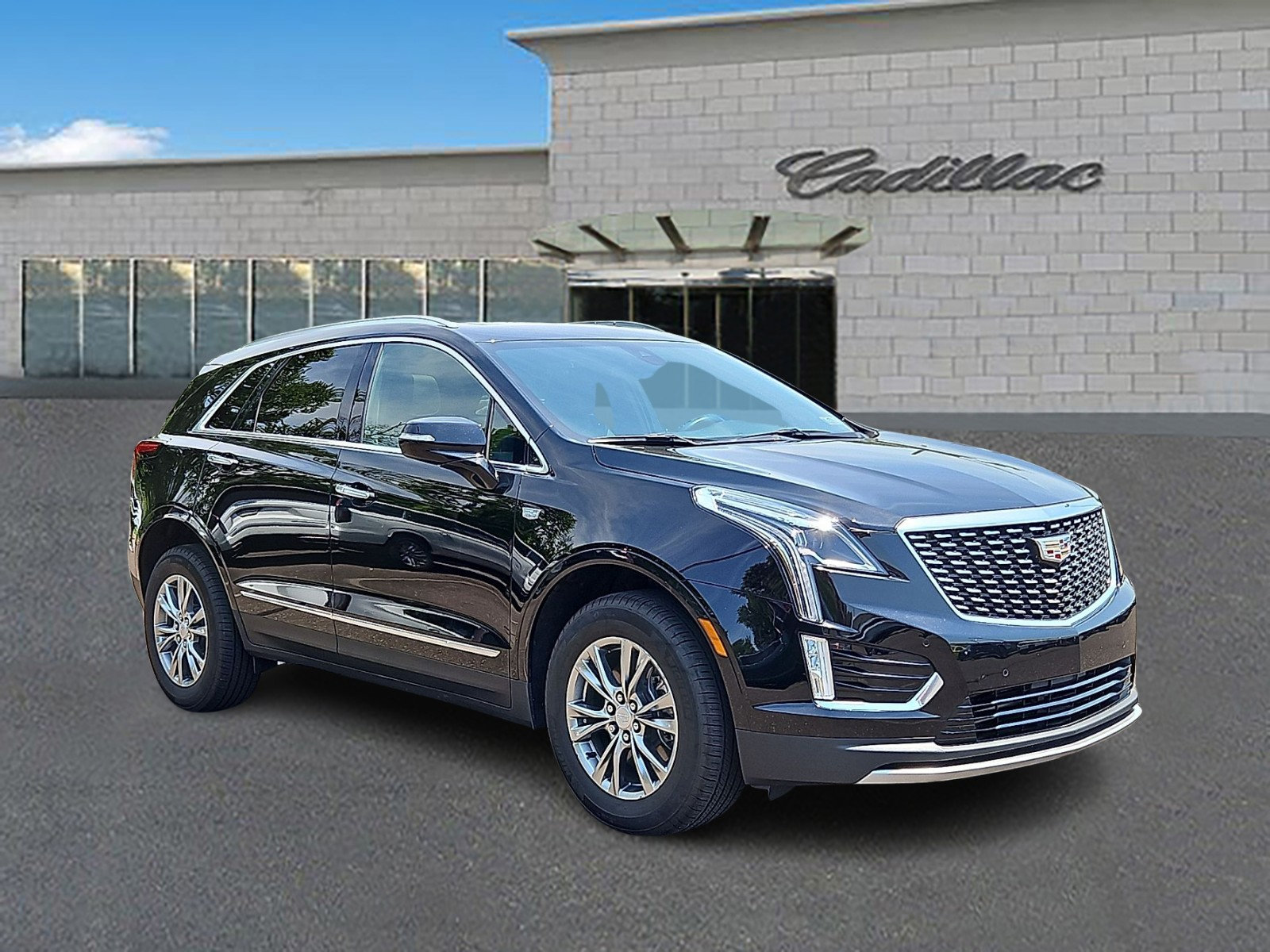 Certified 2023 Cadillac XT5 Premium Luxury FWD image 3