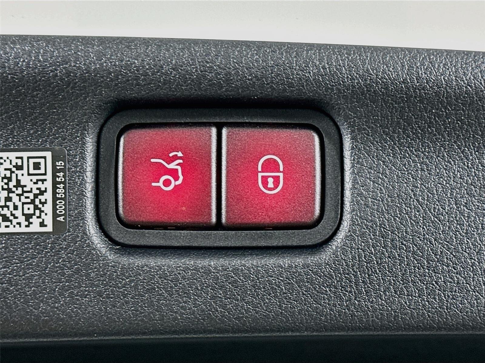 Certified 2026 Mercedes-Benz C 300 4MATIC Sedan image 33