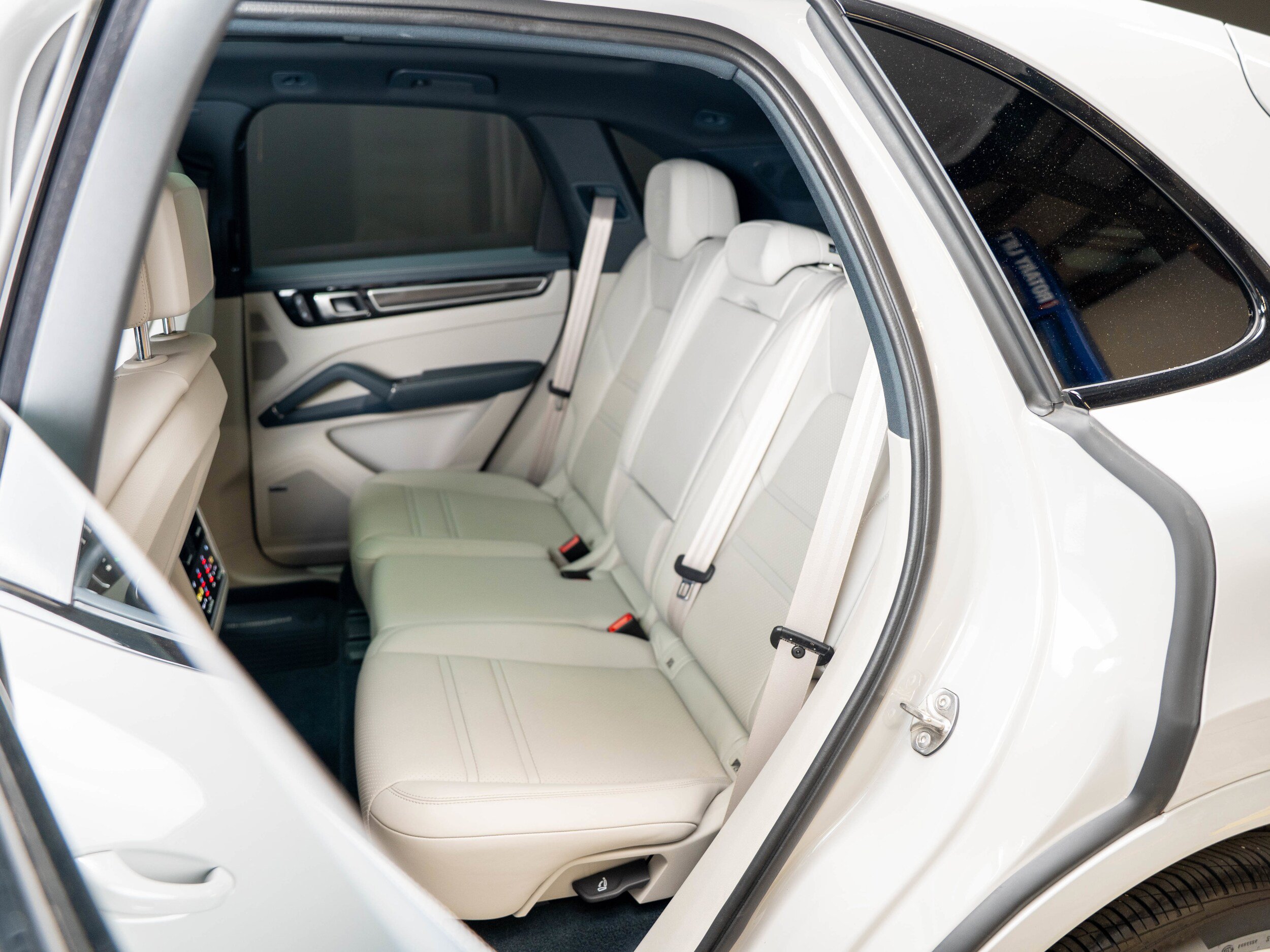 Certified 2023 Porsche Cayenne S Platinum AWD/4WD image 38