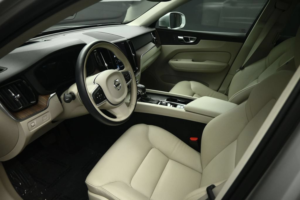 Used 2021 Volvo XC60 T5 Momentum w/ Advanced Package AWD/4WD image 45