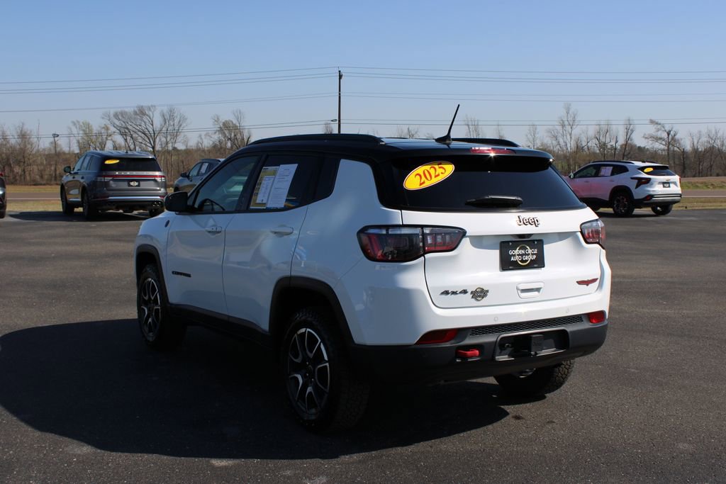 Used 2025 Jeep Compass Trailhawk w/ Trailer Tow Group AWD/4WD image 7