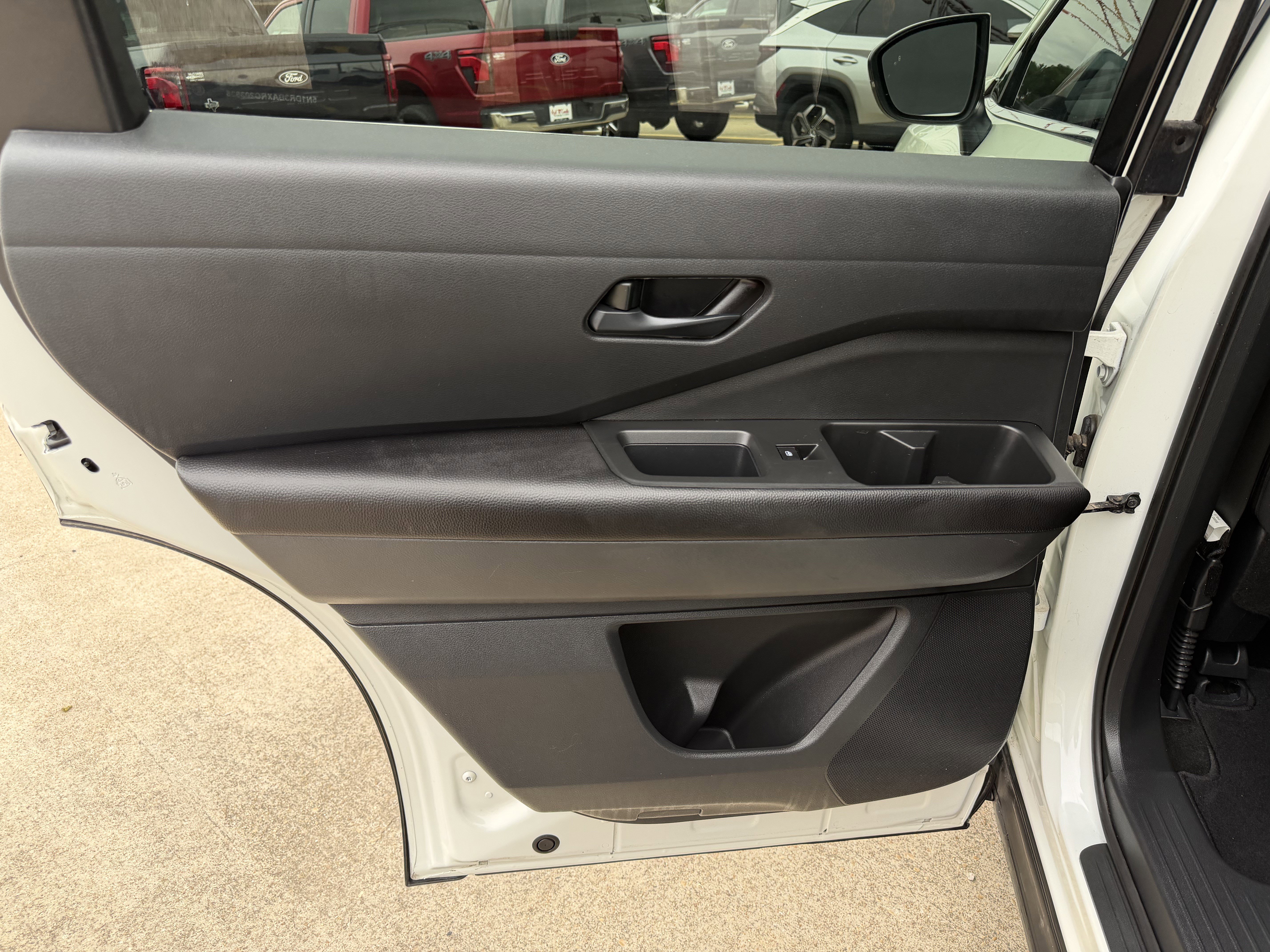 Used 2024 Nissan Pathfinder SV FWD image 13