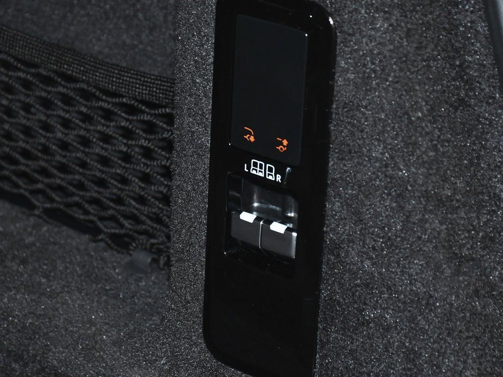 Used 2023 Land Rover Range Rover Sport SE Dynamic image 73