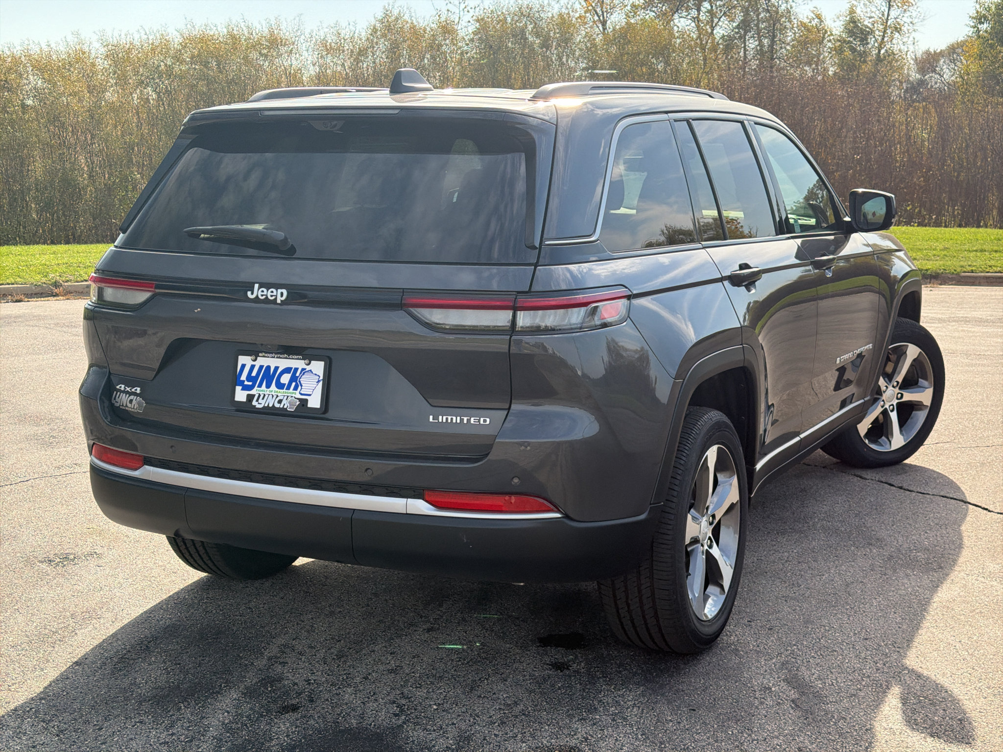 New 2026 Jeep Grand Cherokee Limited w/ Luxury Tech Group II AWD/4WD image 4