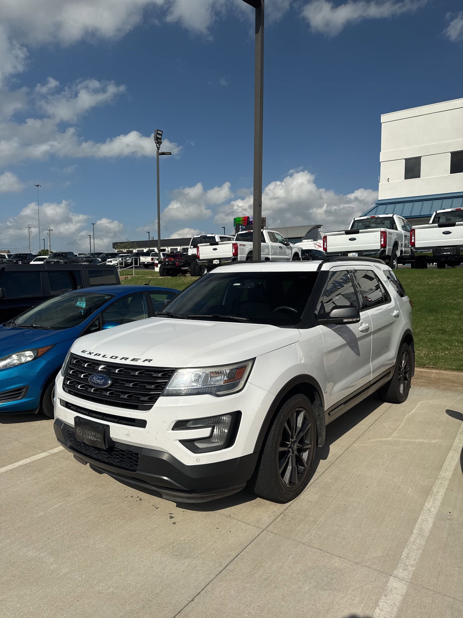 Used 2017 Ford Explorer XLT w/ Equipment Group 202A AWD/4WD image 1